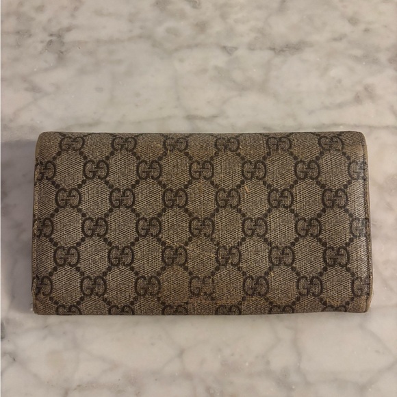 Gucci Brown Monogram Wallet with Pink Heart Accent - Picture 2 of 3